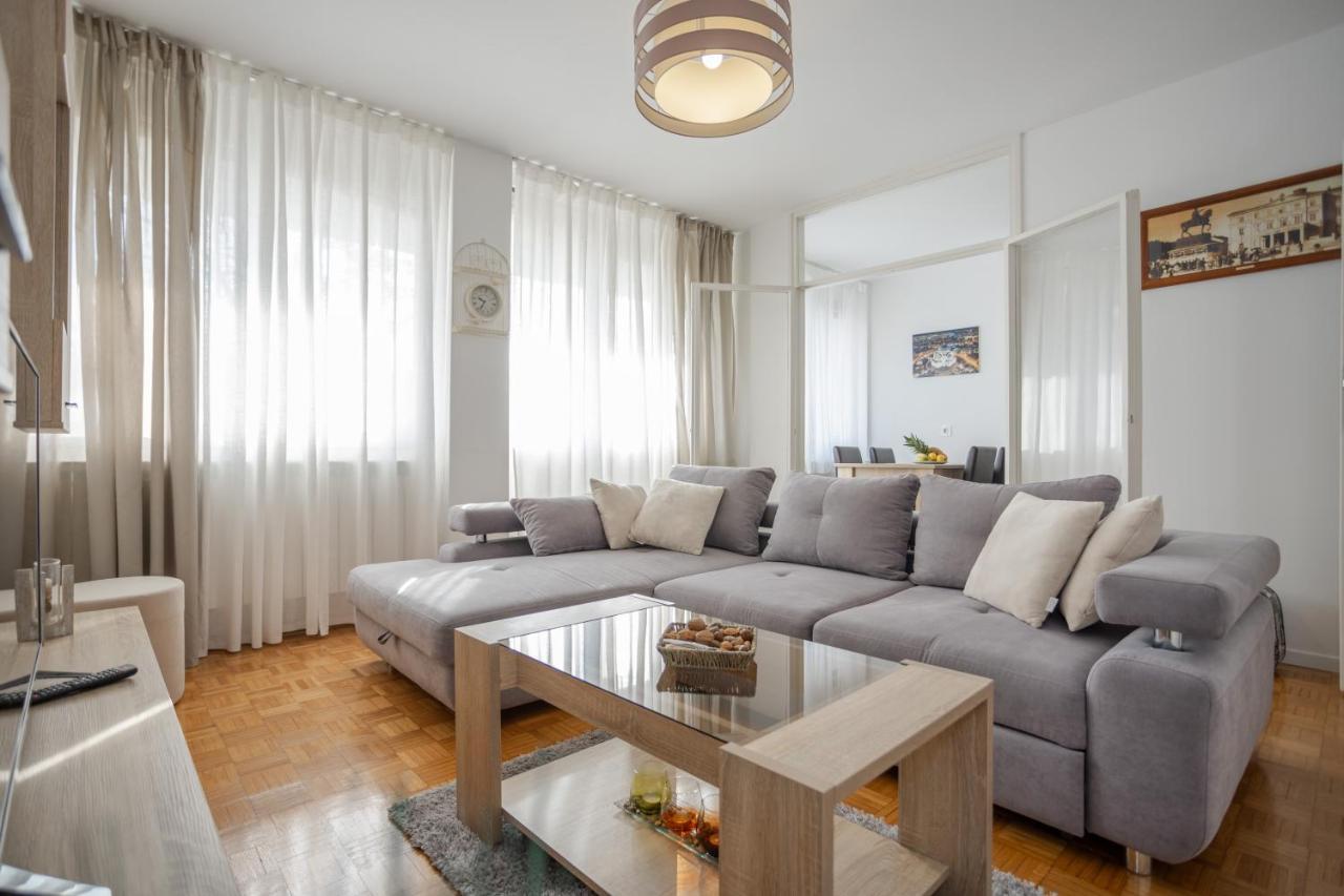 Apartment Sara Belgrad Exteriör bild
